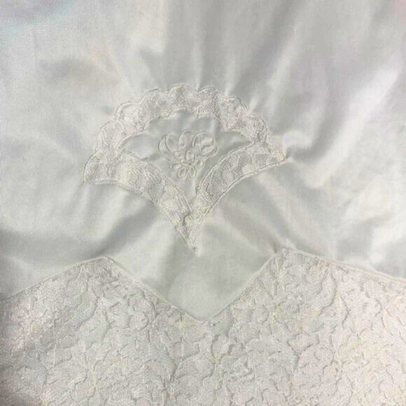 Vintage Lingerie White Lace Full Slip 100% Nylon Sz 38 Movie Star Embroidered - Picture 7 of 9